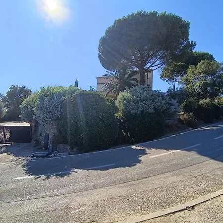 Juan Climatisée, Au Calme, Avec Piscine, Grand Jardin Et Vue Panoramique Villa