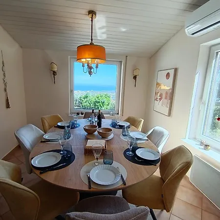 Juan Climatisée, Au Calme, Avec Piscine, Grand Jardin Et Vue Panoramique Villa
