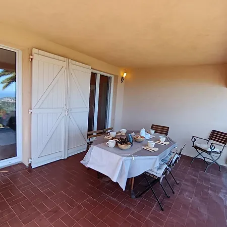 Juan Climatisée, Au Calme, Avec Piscine, Grand Jardin Et Vue Panoramique Bormes-les-Mimosas